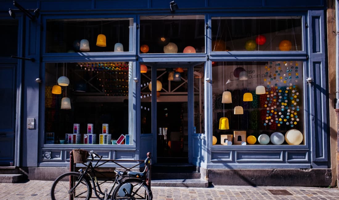 store front entrance in glass